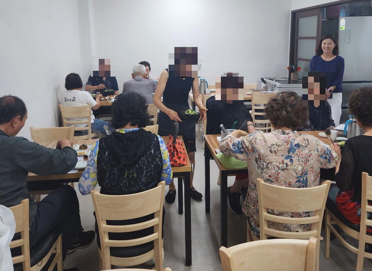 평산동 어르신께 따스한 점심식사 대접